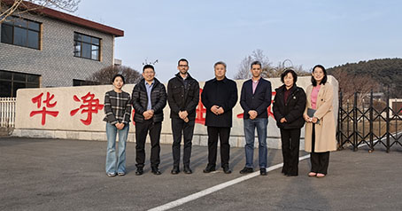 Бразильські клієнти гірничодобувної промисловості відвідали Chengde Huajing Activated Carbon для перевірки та інспекції фабрики, обговорюючи нові можливості для співпраці у сфері видобутку активованого вугілля для золота.